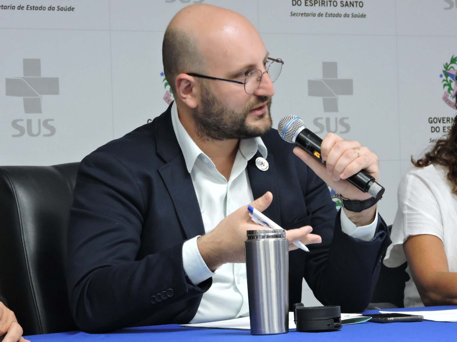 Vinícius em mesa de perguntas