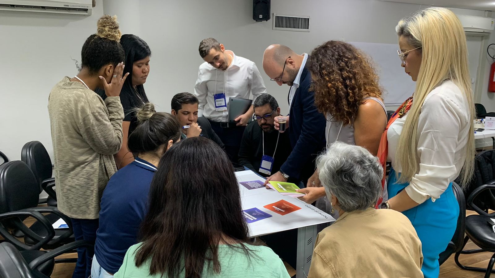 Vinícius conduzindo workshop